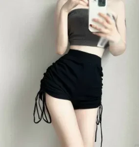 Phối quần short tập gym nữ dây rút với áo croptop